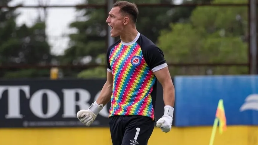 agustin-mangiaut-arquero-de-21-anos-podria-debutar-ante-boca-en-la-bombonera_862x485