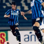 1200x800_el-regreso-leonel-di-placido-conduce-balon-banda-derecha-ante-inminente-desmarque-ruiz-rodriguez-lateral-cumplio-segundo-debut-camiseta-atletico-1120347-231656