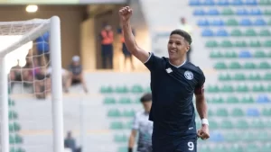 alex-arce-el-autor-del-primer-gol-de-independiente-riv-m-frente-a-estudiantes-ba_862x485