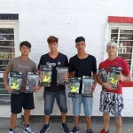 los-arqueros-juveniles-de-chacarita-con-los-guantes-que-dono-rossi_w862