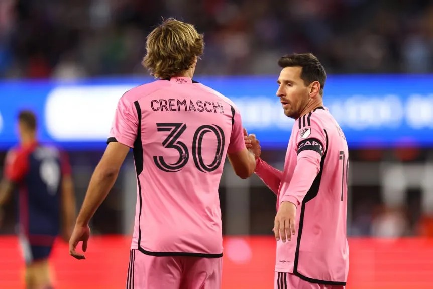 benja-cremaschi-con-lionel-messi-en-inter-miami_w862