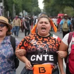 conflicto-en-mexico-antes-del-mundial-manifestantes-bloquean-el-acceso-al-estadio-azteca-y-prometen-mas-movilizaciones_w862