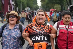 conflicto-en-mexico-antes-del-mundial-manifestantes-bloquean-el-acceso-al-estadio-azteca-y-prometen-mas-movilizaciones_w862