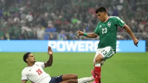 -jesus-gallardo-recibe-la-patada-de-jarell-quansah_862x485