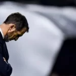 rodolfo-arruabarrena-cabizbajo-tras-la-derrota_416x234