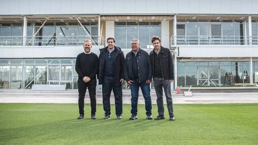 diego-milito-y-claudio-tapia_862x485