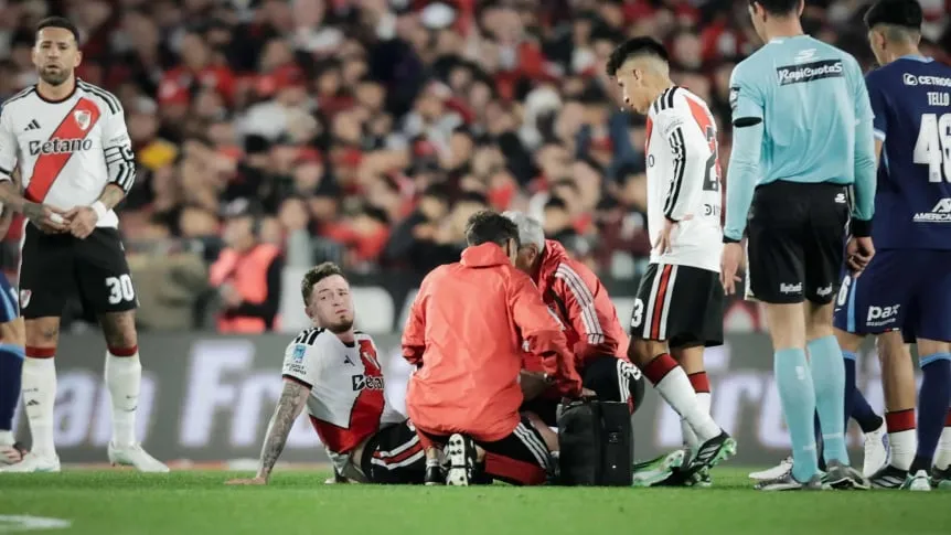anibal-moreno-salio-reemplazado-en-los-primeros-minutos-del-river-racing_862x485