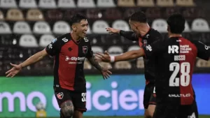 el-festejo-de-solari-tras-adelantar-a-newells-frente-a-platense_862x485