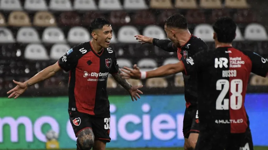 el-festejo-de-solari-tras-adelantar-a-newells-frente-a-platense_862x485